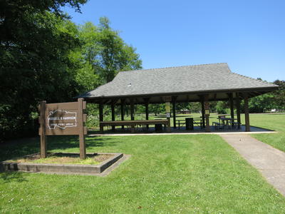 sunnyside-group-picnicing-area-covered
