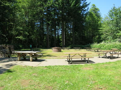 sunnyside-group-picnicing-area-uncovered